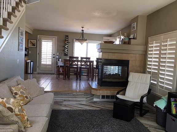 Living room from main entrance to dining area displaying thr
