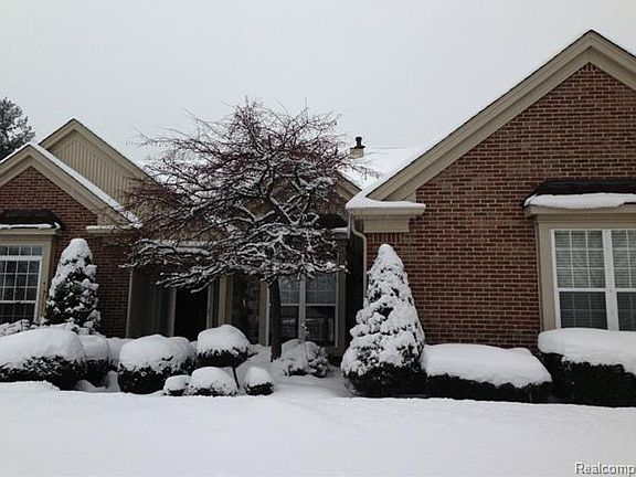 2nd image of 47391 Larchmont Dr