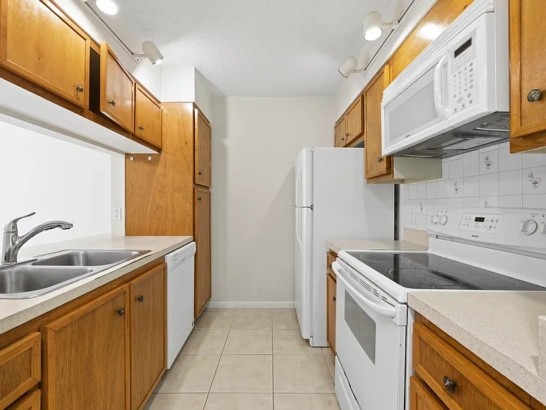 6375 Riverwalk Ln #4 — Photo 8