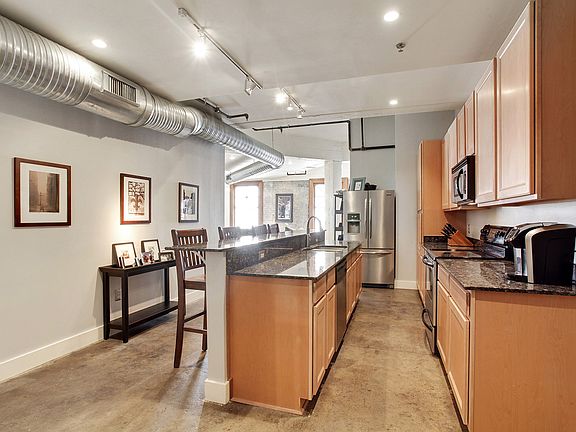 5th image of 921 Lafayette St #D