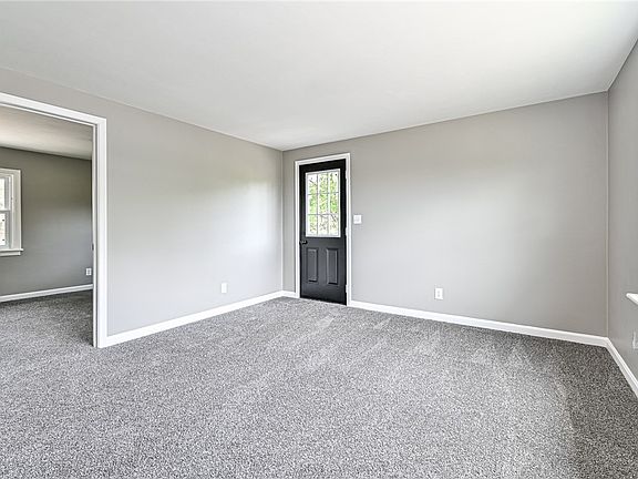 5th image of 1295 Lark Dr