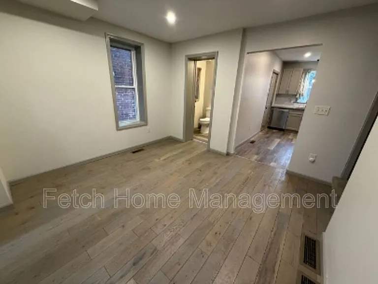 34 N Lee St — Photo 5