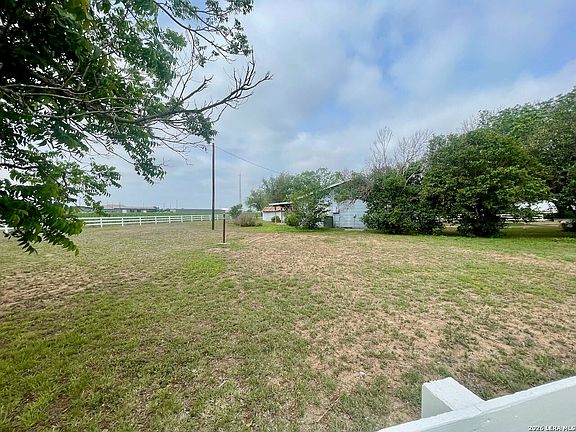 3rd image of 980 County Road 443