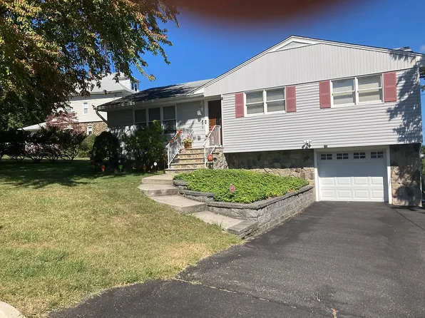 165 Dorothy Dr, North Haledon, NJ 07508
