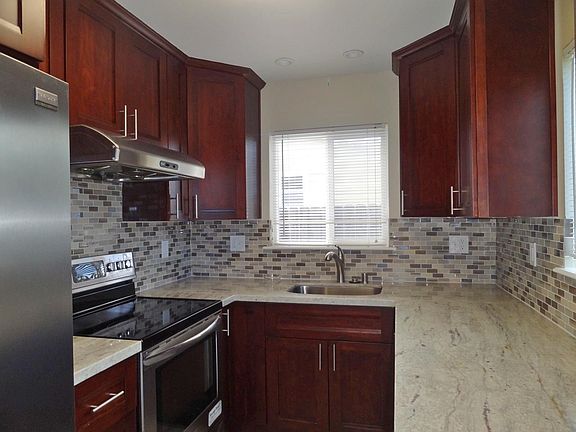 5th image of 290 Curtner Ave APT 4
