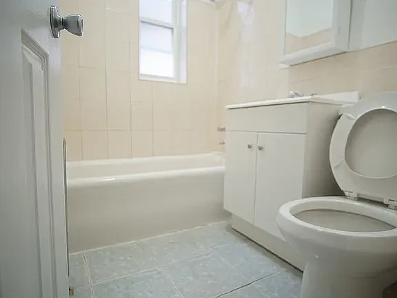 134 E 59th St #1 — Photo 2