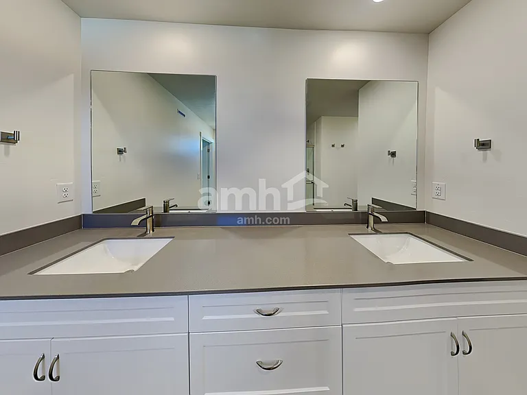 1422 N Barkvine Ave — Photo 12