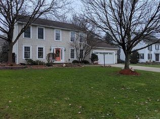 50 Cranwood Ln, Orchard Park, NY 14127