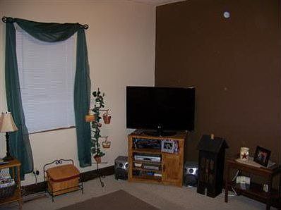 4th image of 405 John St