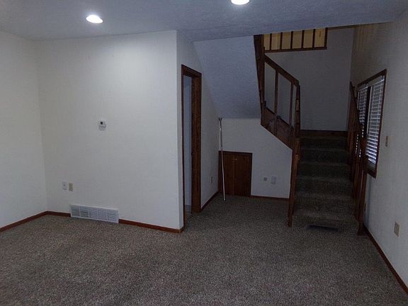 3rd image of 618 W 1st St