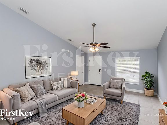 5th image of 721 Carlyle Ave SE