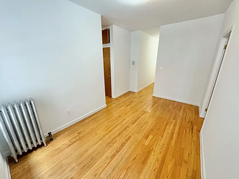 352 W 15th St #402 — Photo 7
