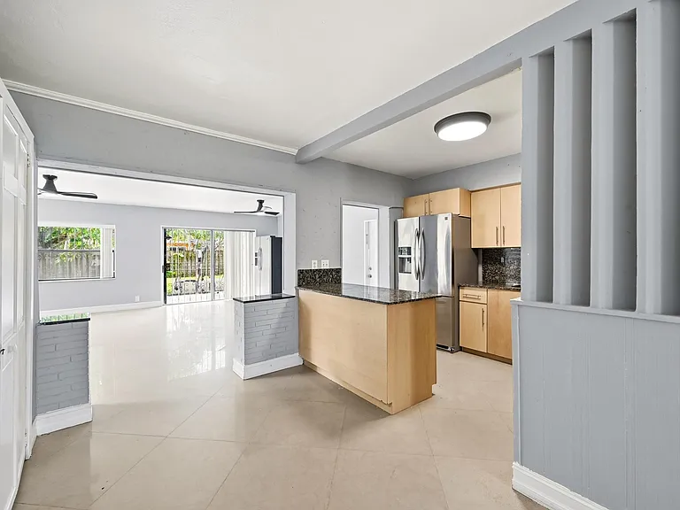 740 E Evanston Cir — Photo 15
