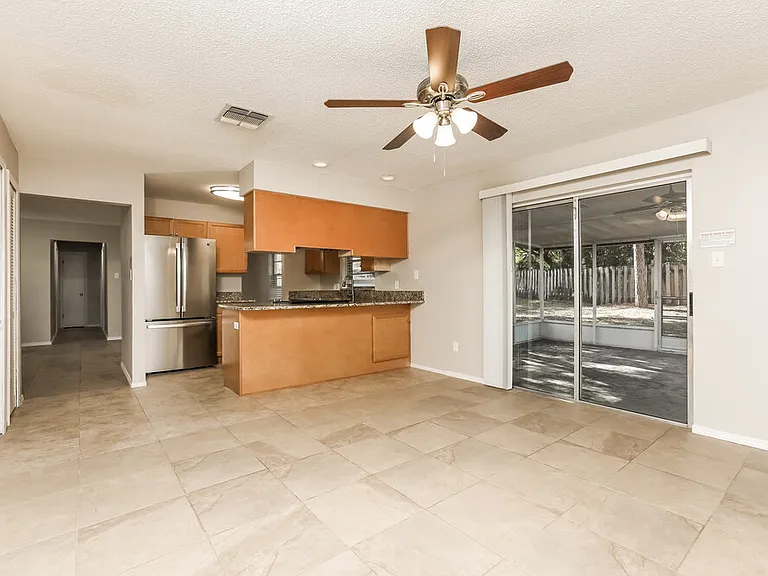 392 Panama Cir — Photo 7