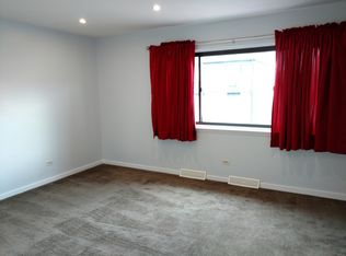 41 Nippersink Rd APT 3, Fox Lake, IL 60020