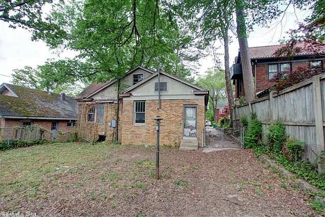 2nd image of 301 Linwood Ct