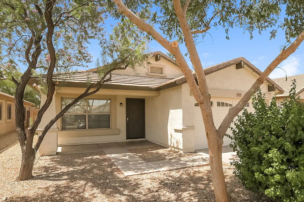 3 bed, 2.0 bath, 1330 sqft, $1,880 — Photo 1
