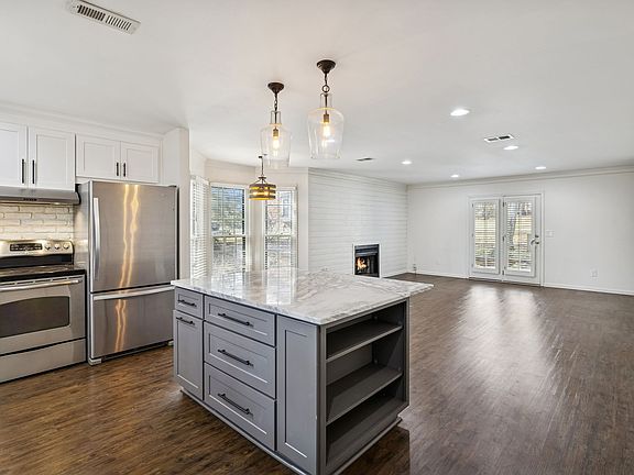 2nd image of 3323 Lealand Ln