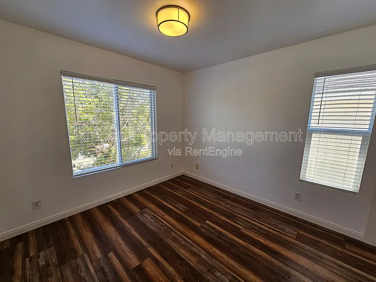 4782 Templeton St — Photo 14