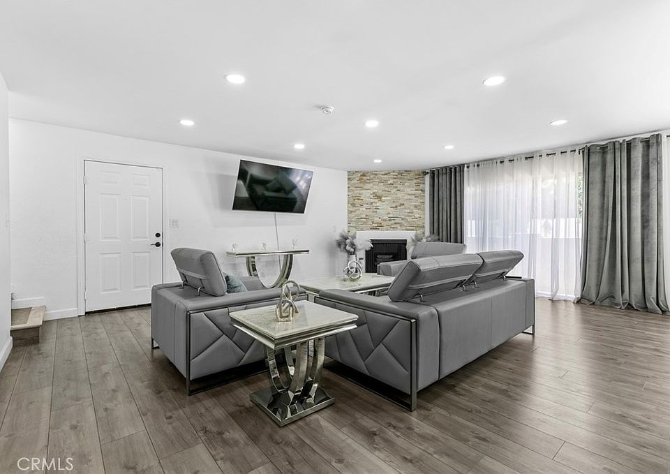 1st image of 8801 Cedros Ave APT 7