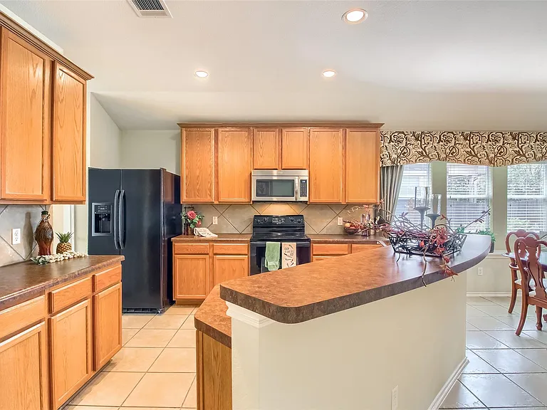 18720 Royal Pointe Dr — Photo 6