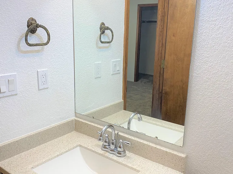512 S Kearney Pl — Photo 38