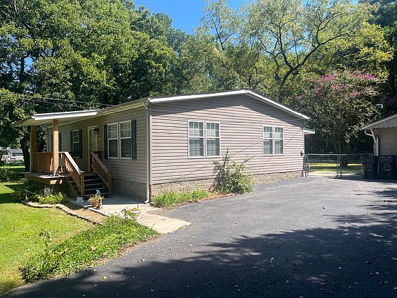 2nd image of 1226 Yarbro Ln