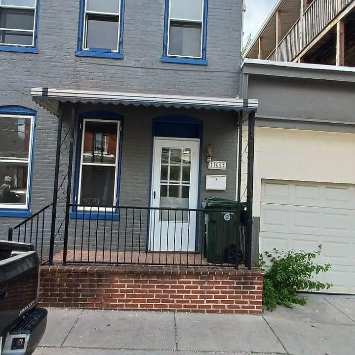 1st image of 109 S Mulberry St