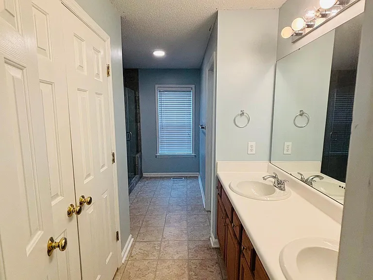804 Yorkshire Dr — Photo 9