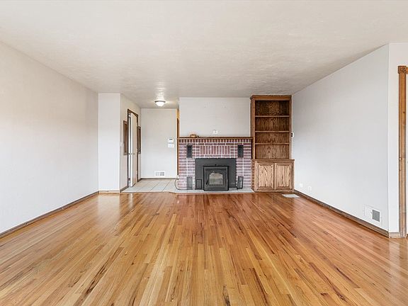 3rd image of 24 W Holland Ave