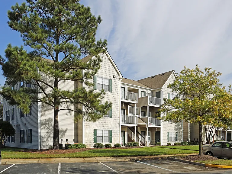 Taylor Pointe Apartments — Photo 2