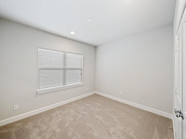 5910 Haring Ln — Photo 17