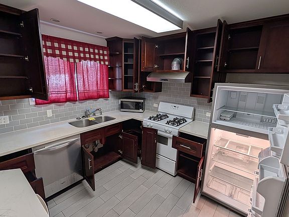 3rd image of 2713 Diamond St