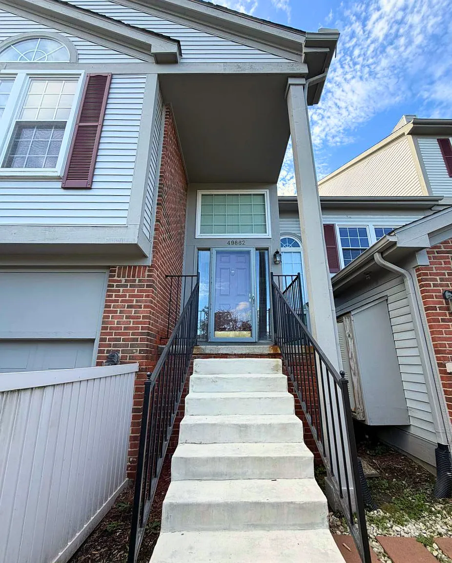 2 bed, 1900 sqft, $2,200 — Photo 2