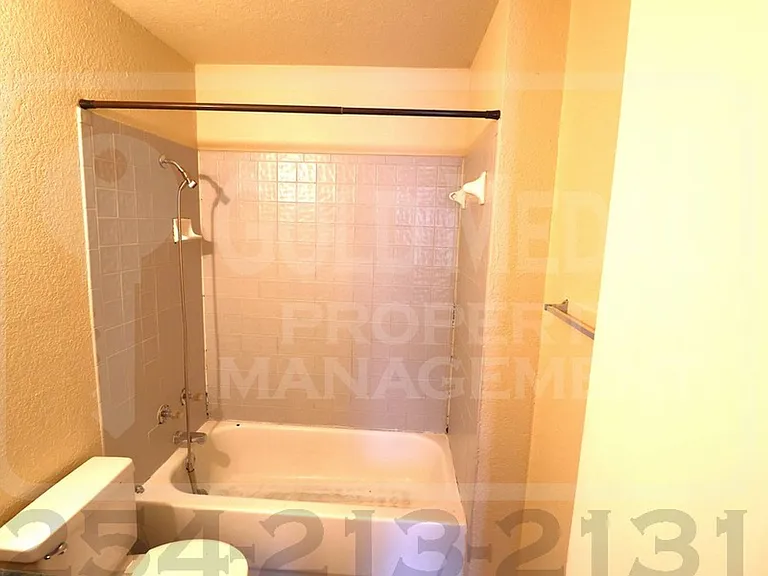 1106 Leslie Cir — Photo 7