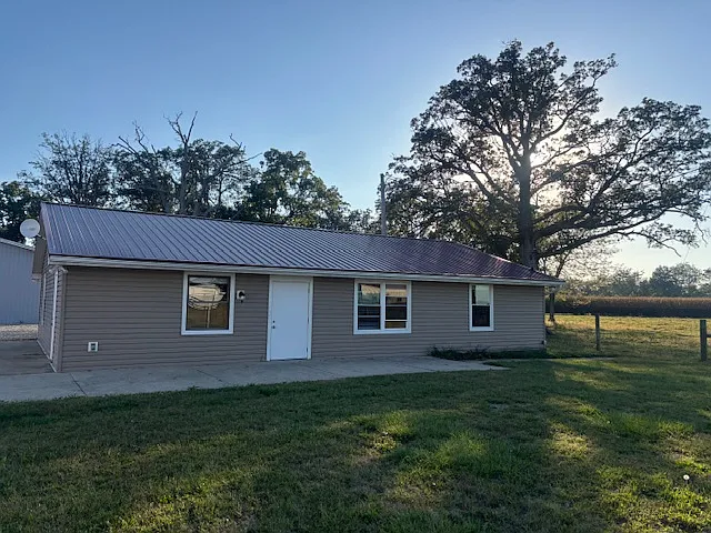 3 bed, 1600 sqft, $1,800 — Photo 2