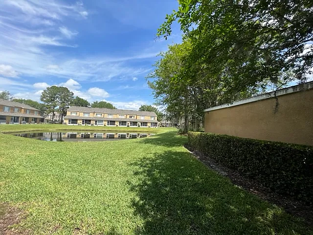Beautiful 2 Bed, 2.5 Bath Townhome In Great Community! — Photo 3