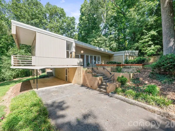 220 30th Ave NW, Hickory, NC 28601