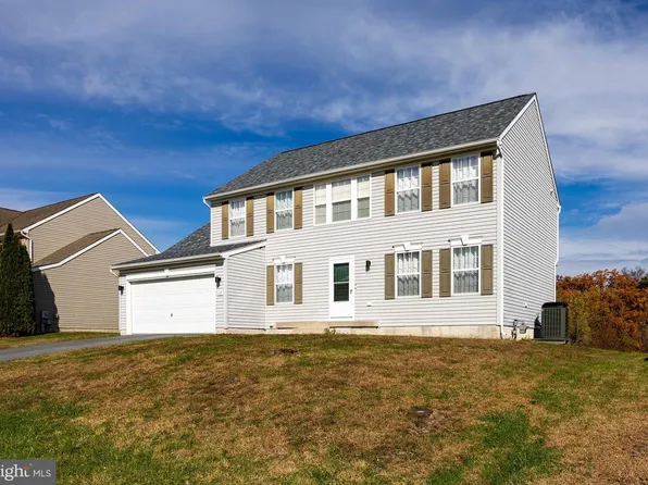 112 Equinox Way W, Martinsburg, WV 25401