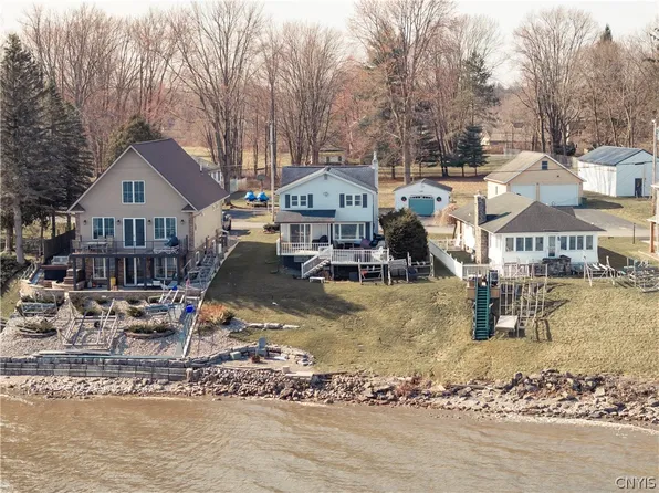 7107 Totman Dr, Cicero, NY 13039