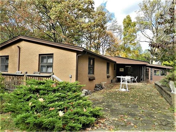 2nd image of 1540 White Oak Dr