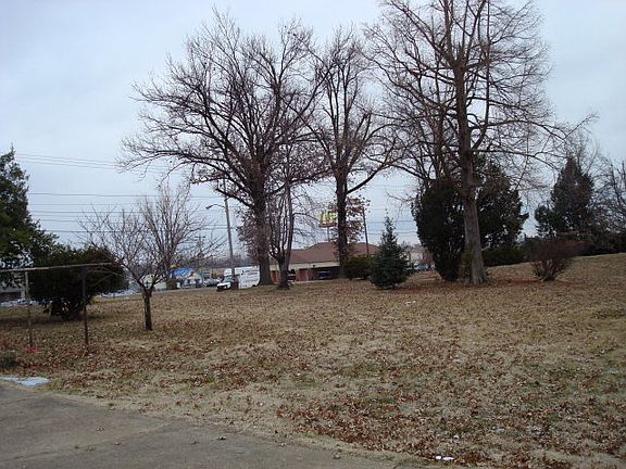 2nd image of 2805 Frederica St