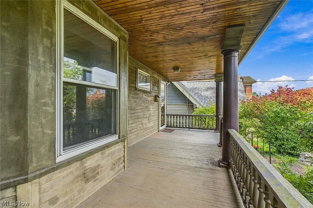 3 bed, 1.5 bath, 1577 sqft, $2,350 — Photo 2