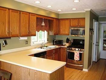 4th image of 33 Branchbrook Dr