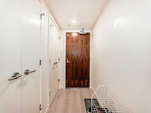 4th image of 108 Waterfront Ct SW #104