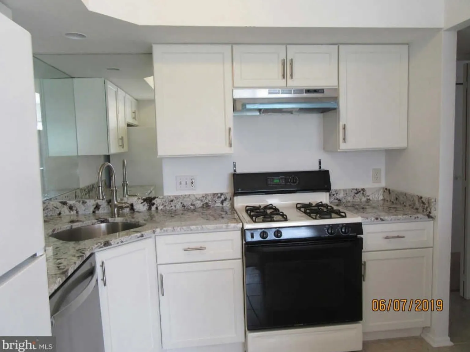 3 bed, 2535 sqft, $2,900 — Photo 3