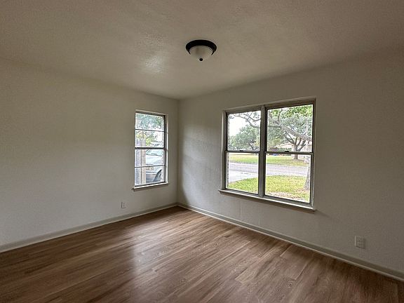 5th image of 129 N Janin Cir