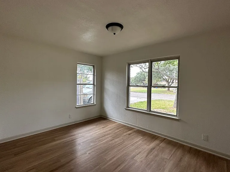 129 N Janin Cir — Photo 5