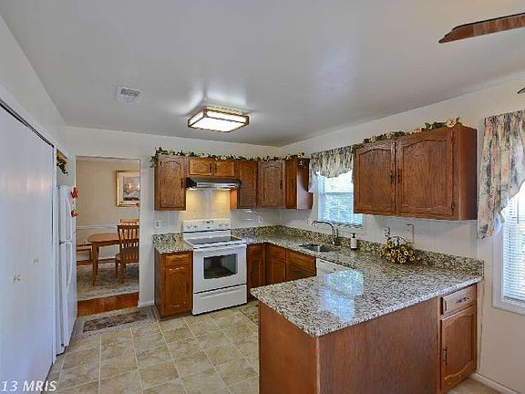 5th image of 5249 Queens Wood Dr