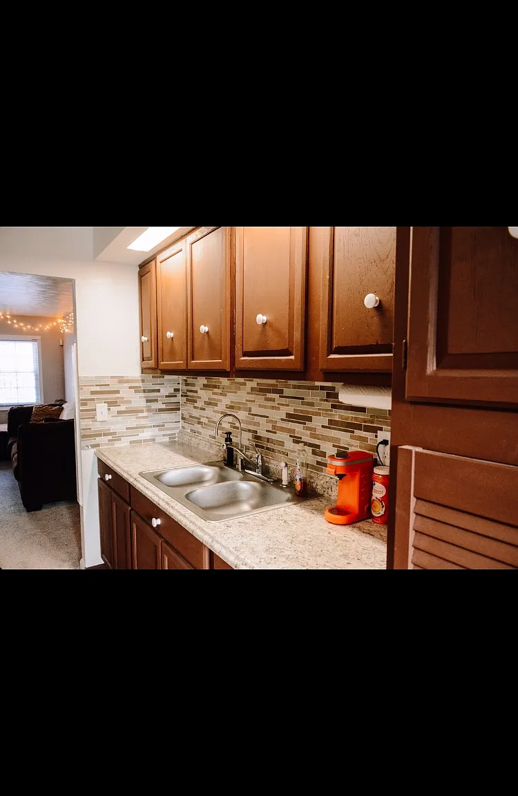 1 bed, 1600 sqft, $600 — Photo 1